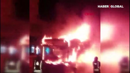 İstanbulda marşrut avtobusu yandırıldı - VİDEO