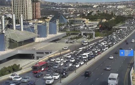 Karantin yumşalandan sonra Bakıda tıxac... - Fotolar