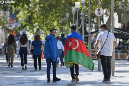 Qələbə sevincindən göz yaşlarına boğulanlar - VİDEOREPORTAJ