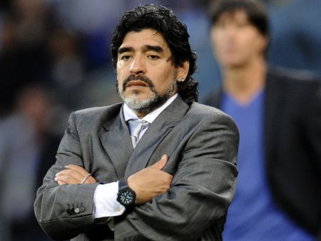 Maradona öldü