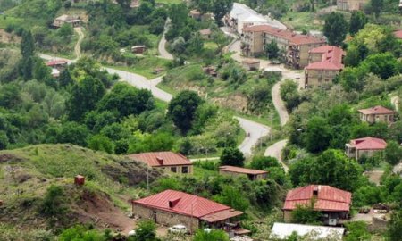 Ruslar tələb edir: silahı verməli, “bayrağı” endirməliyik