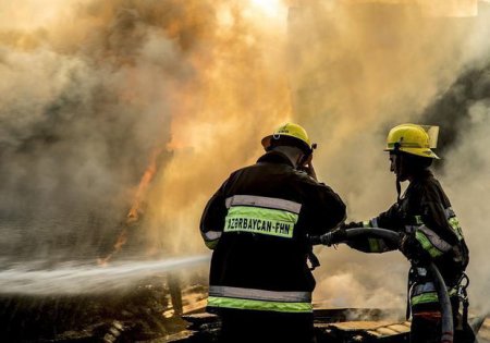 Bakıda üçmərtəbəli yataqxanada yanğın olub