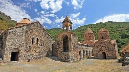 Nazir ermənilərin Xudavəng monastırında törətdiyi vandallıqdan danışdı