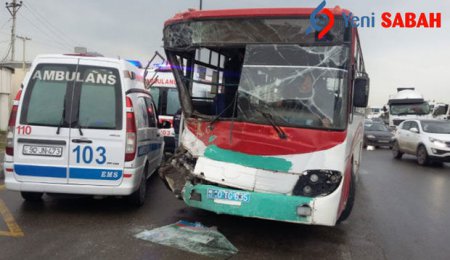 Bakıda ağır qəza: Avtobus betonqarışdıran maşınla toqquşdu - VİDEO
