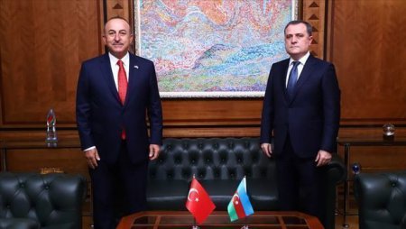 Ceyhun Bayramov Mövlud Çavuşoğlunu təbrik etdi