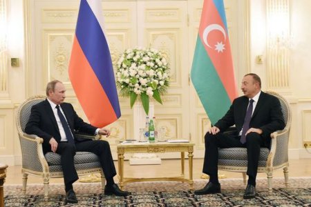 İlham Əliyev Vladimir Putin ilə Qarabağ məsələsini müzakirə edib