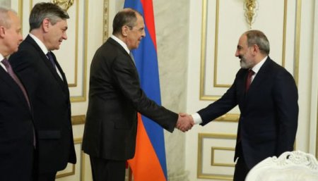 Lavrov İrəvanda Paşinyanla görüşdü