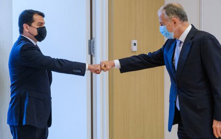 Hikmət Hacıyev NATO baş katibinin müavini ilə görüşdü - Fotolar