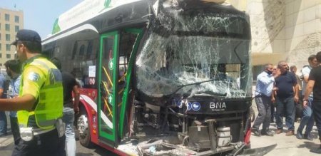Bakıda 2 avtobus toqquşdu, 7 nəfər yaralandı