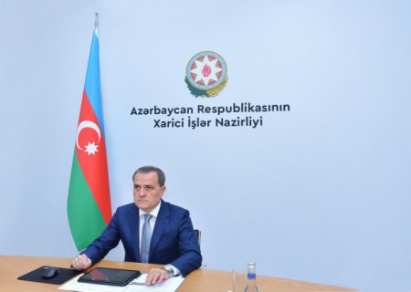 Ceyhun Bayramov diplomatlarla müşavirə keçirdi