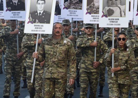 Prezidentlə xanımının iştirakı ilə yürüş keçirildi - FOTOLAR