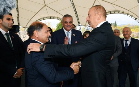 Prezident cəbhəyə yollandığı gün övladı doğulan şəhidin atası ilə görüşdü - Foto