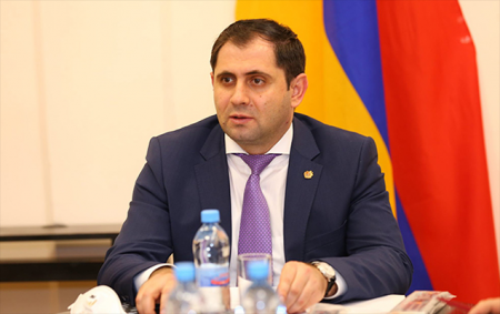 Ermənistanın yeni müdafiə naziri komandirini bıçaqlayıbmış