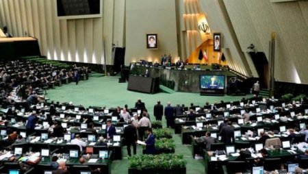 İran parlamentinin binasında yanğın: Deputatlar təxliyə edildi