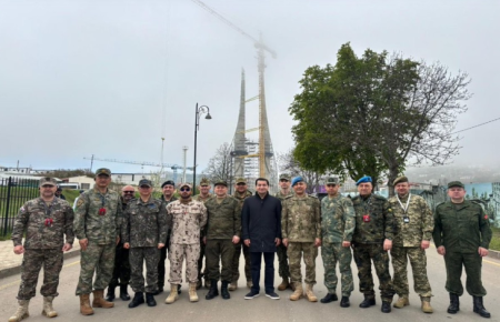 Hikmət Hacıyev Şuşadan hərbi attaşelərlə foto paylaşıb 